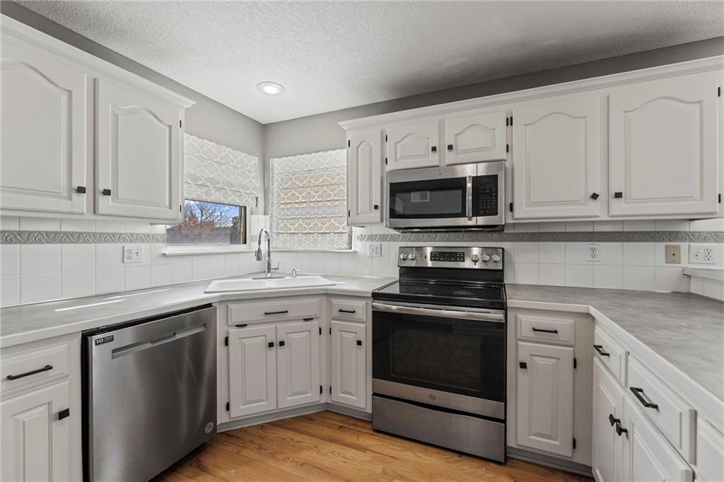 1509 Saddle Brook Road Raymore, MO 64083 - Photo 10 of 43