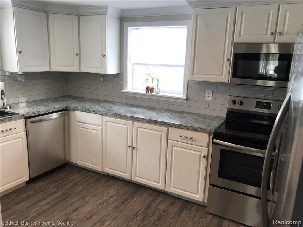 4403 Van Slyke Road Flint, MI 48507 - Photo 6 of 18 COMPLETELY RE-DONE KITCHEN