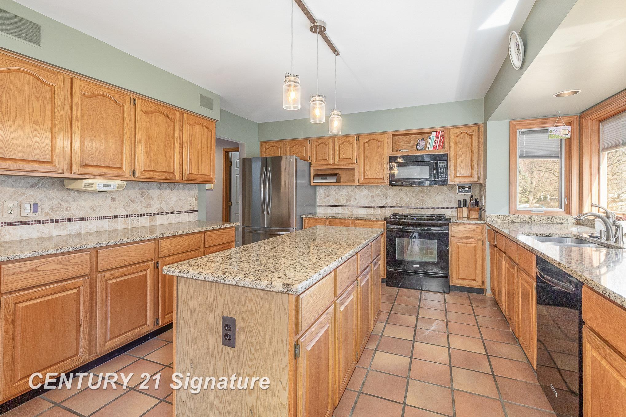 41273 Beacon Road Novi, MI 48375 - Photo 14 of 51