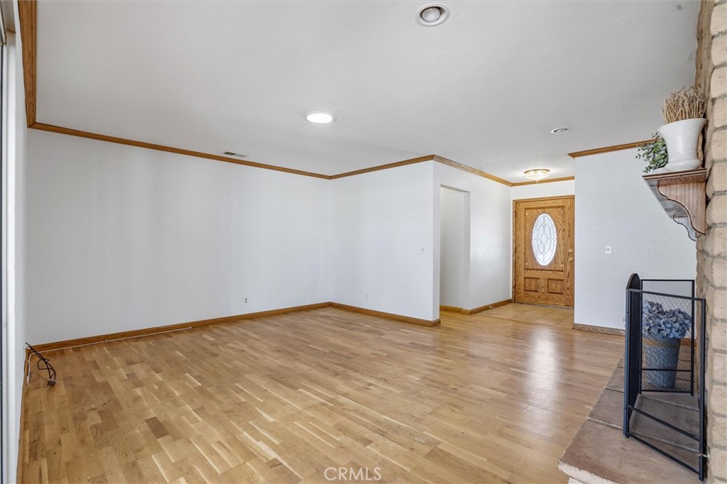 652 Pomeroy Road Nipomo, CA 93444 - Photo 9 of 60 Living Room