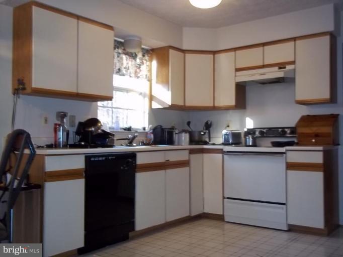 9072 Manorwood Road Laurel, MD 20723 - Photo 6 of 20 Kitchen