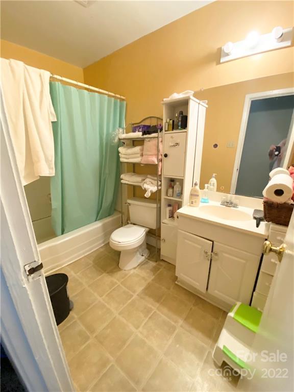 3239 Edsel Place Charlotte, NC 28205 - Photo 4 of 9 a bathroom with a sink toilet and shower