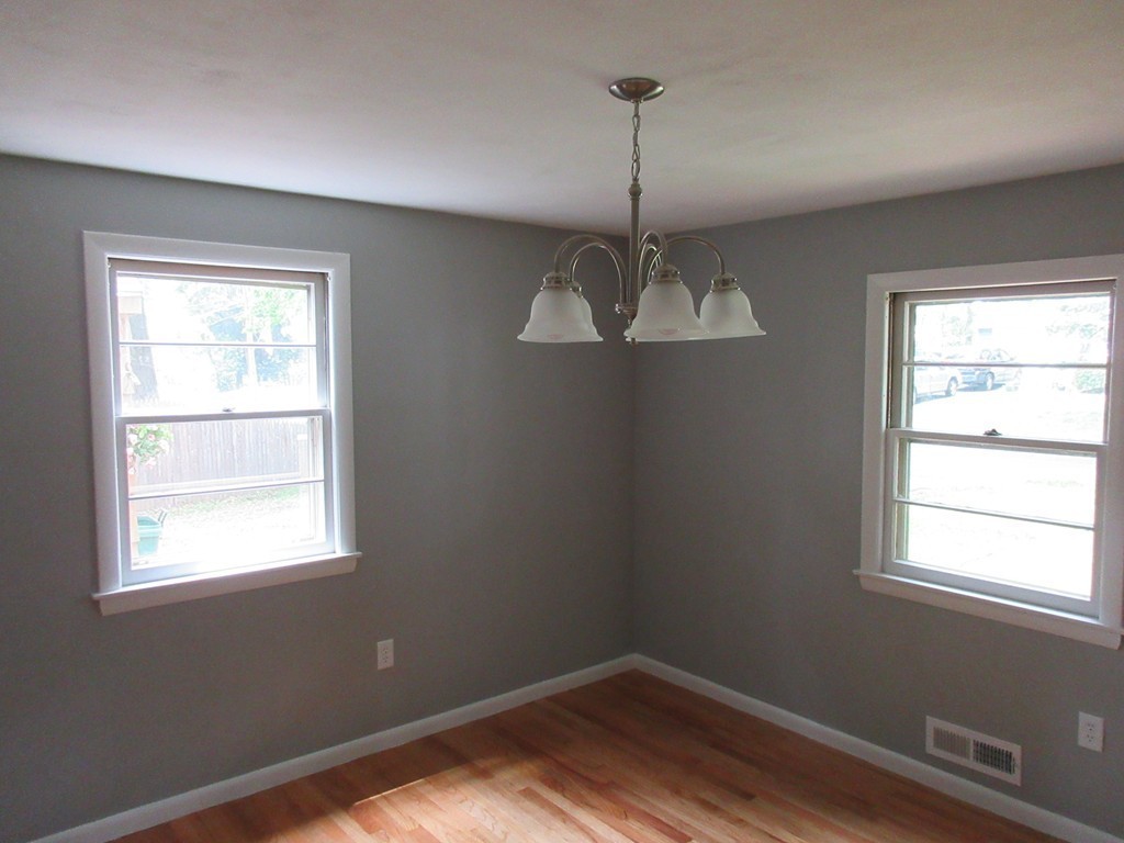 141 Hadley Street Springfield, MA 01118 - Photo 11 of 28