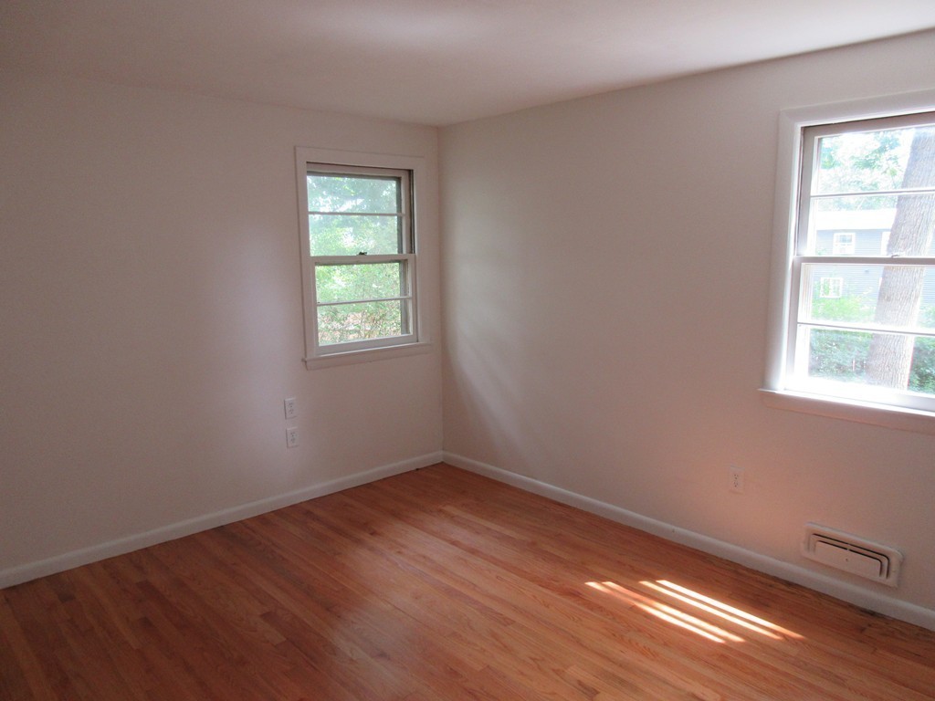 141 Hadley Street Springfield, MA 01118 - Photo 13 of 28