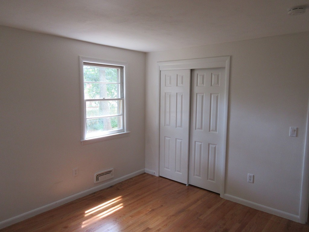 141 Hadley Street Springfield, MA 01118 - Photo 14 of 28