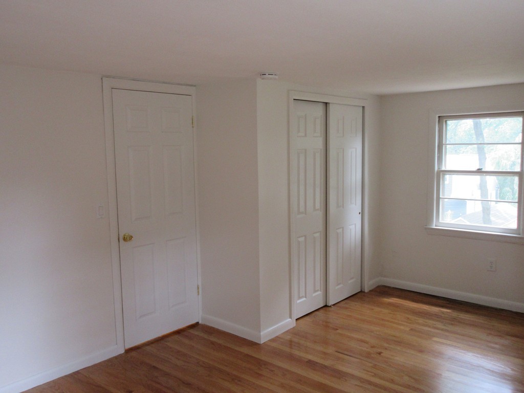 141 Hadley Street Springfield, MA 01118 - Photo 15 of 28