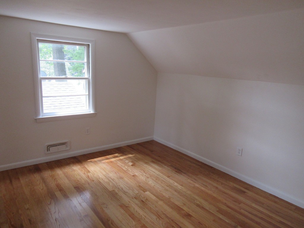 141 Hadley Street Springfield, MA 01118 - Photo 16 of 28