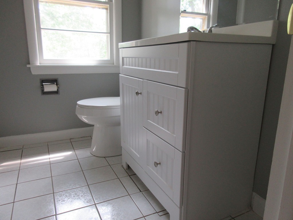 141 Hadley Street Springfield, MA 01118 - Photo 21 of 28