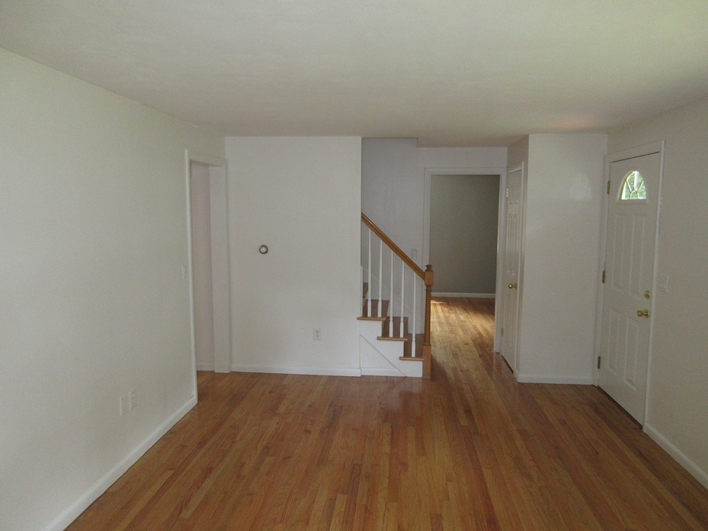 141 Hadley Street Springfield, MA 01118 - Photo 10 of 28