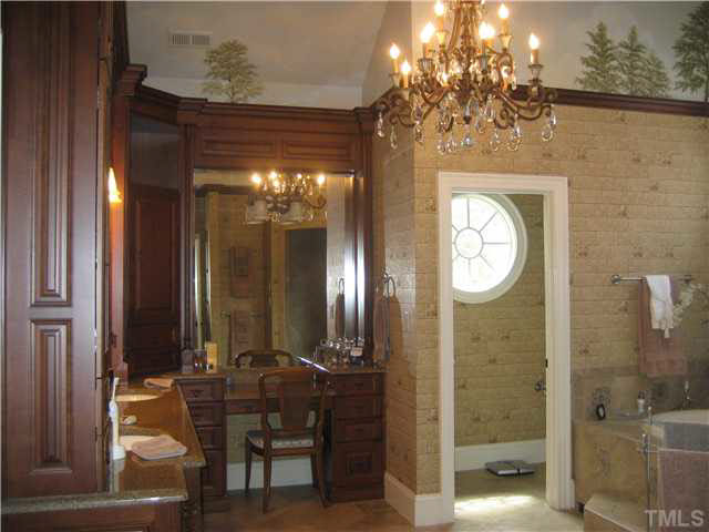 424 Chesterfield Road Raleigh, NC 27608 - Photo 9 of 16