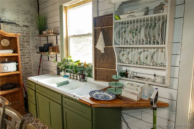 $205,000 | 10220 North Jefferson Road, Madison, IN 47250