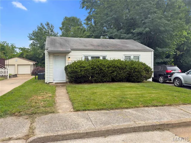 $66,500 | 318 Mueller Avenue, Ferguson, MO 63135