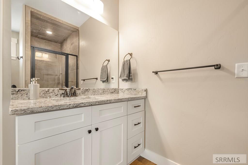 4961 Nordic Way Rexburg, ID 83440 - Photo 29 of 71 Master Vanity