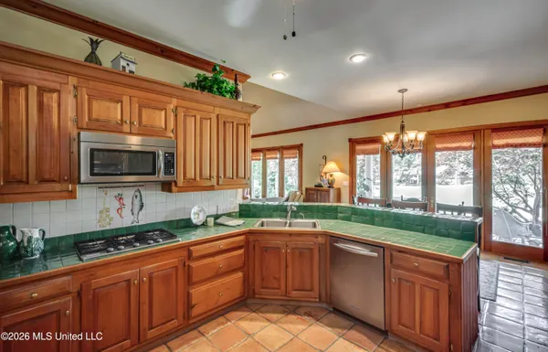 $450,000 | 106 Whisper Ridge Drive, Madison, MS 39110