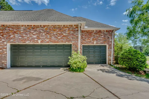 $450,000 | 106 Whisper Ridge Drive, Madison, MS 39110