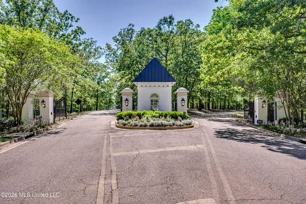 $450,000 | 106 Whisper Ridge Drive, Madison, MS 39110