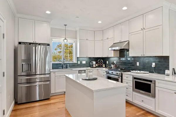 $1,295,000 | 39 Kibrel Court, Sandown, NH 03873