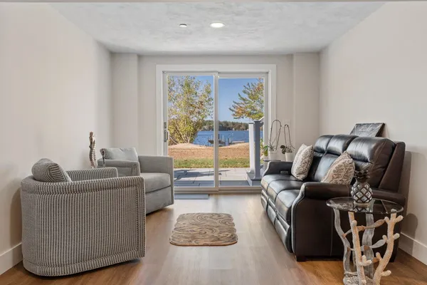 $1,295,000 | 39 Kibrel Court, Sandown, NH 03873