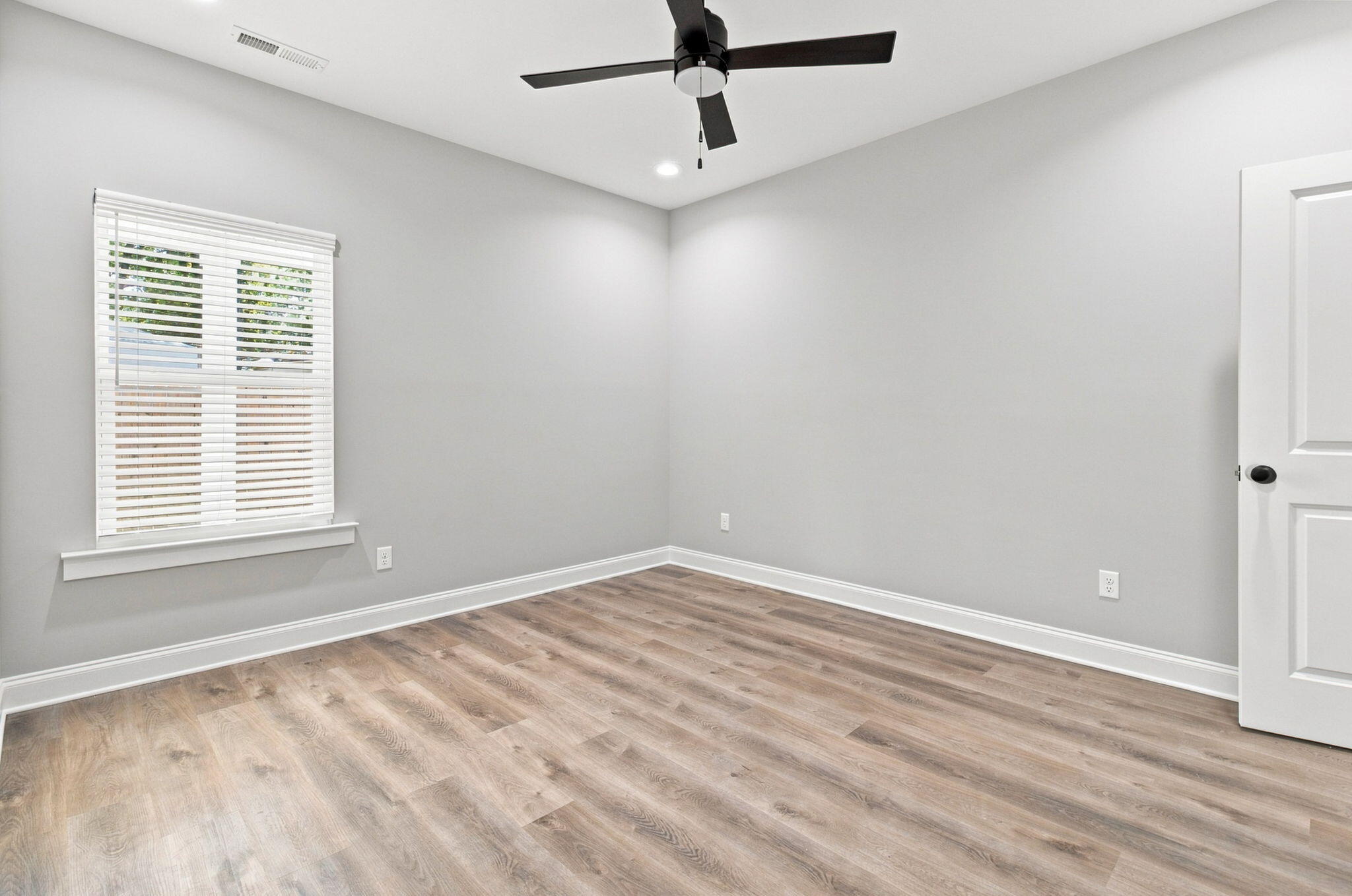 916 Airport Road, Unit 102 Chattanooga, TN 37421 - Photo 10 of 18 En-Suite
