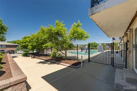 $130,000 | 10315 Forest Brook Lane, Unit A, St. Louis, MO 63146