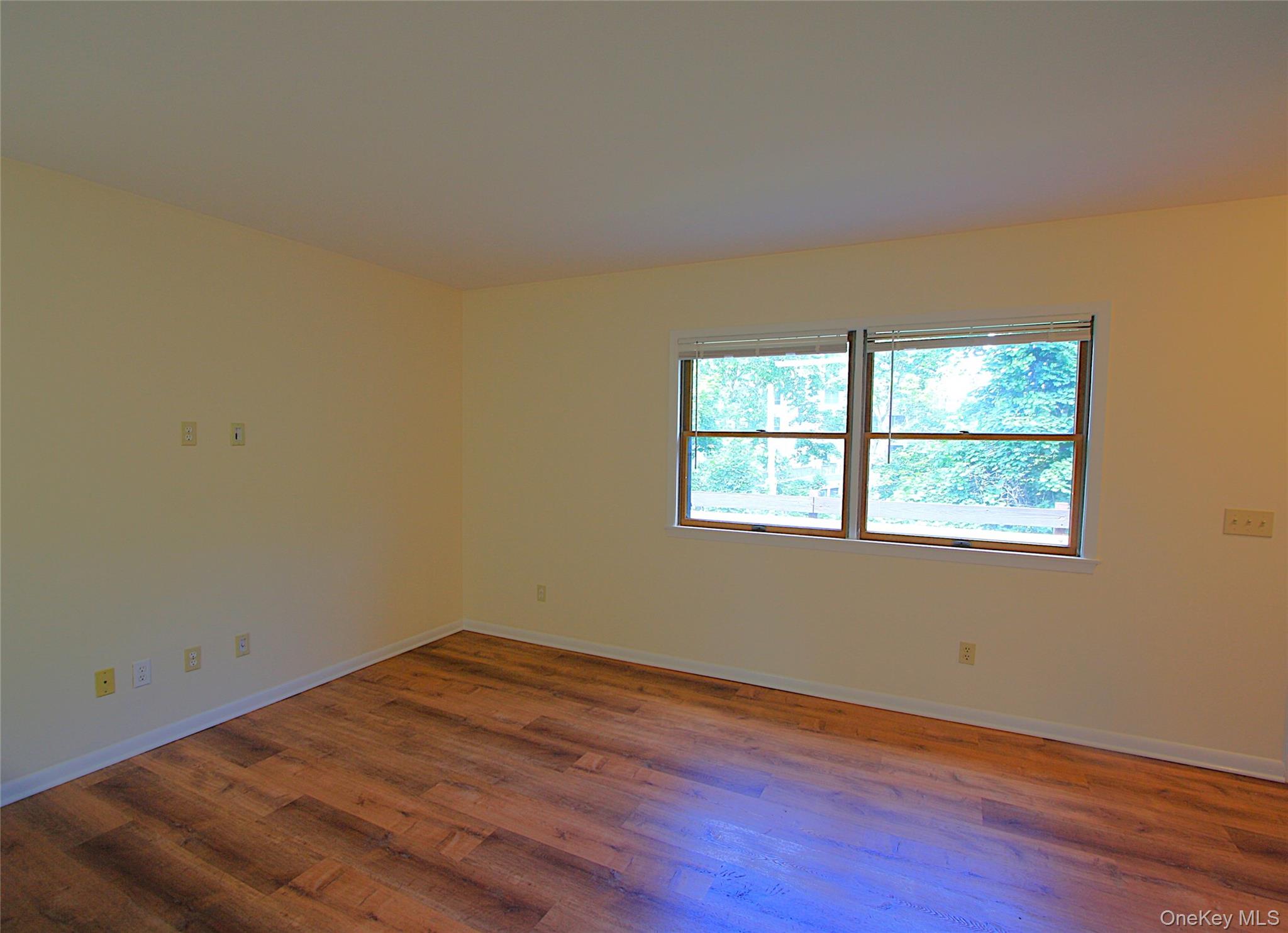 3115 Albany Post Road, Unit 2 Buchanan, NY 10511 - Photo 3 of 15 There is plenty of space in the living room for a dining area as well. The floors throughout the unit are new.