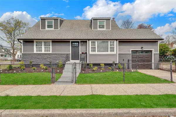 $749,000 | 1167 Warwick Street, Uniondale, NY 11553