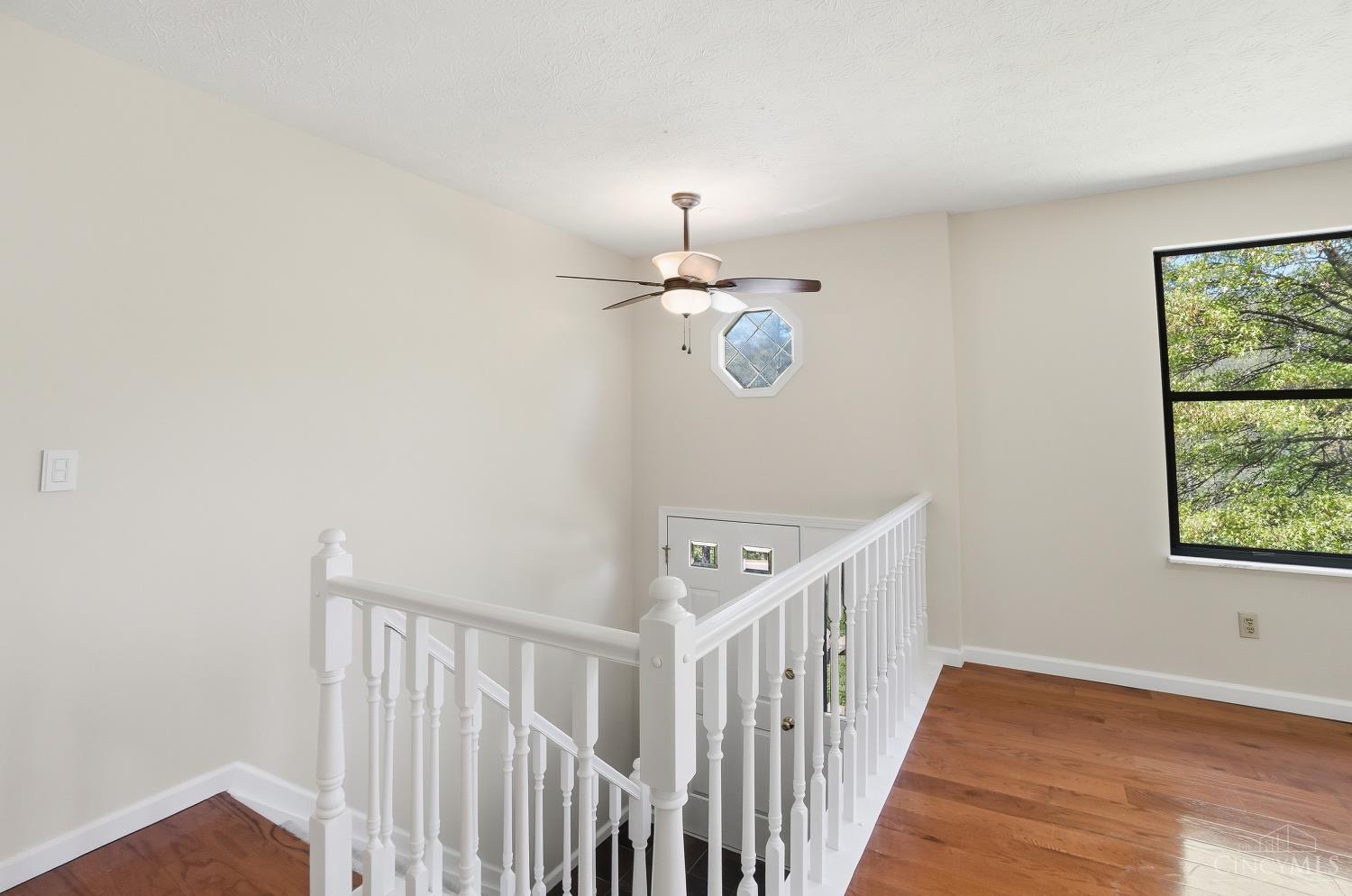 6340 Sheed Road Cincinnati, OH 45247 - Photo 4 of 60