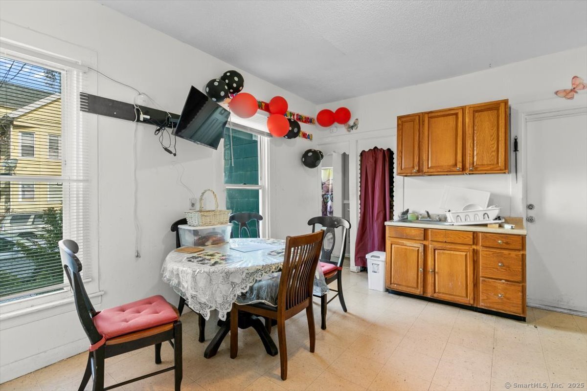 181 James Street New Haven, CT 06513 - Photo 5 of 37