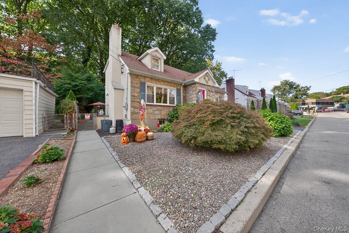 34 Raybrook Road Yonkers, NY 10704 - Photo 4 of 47