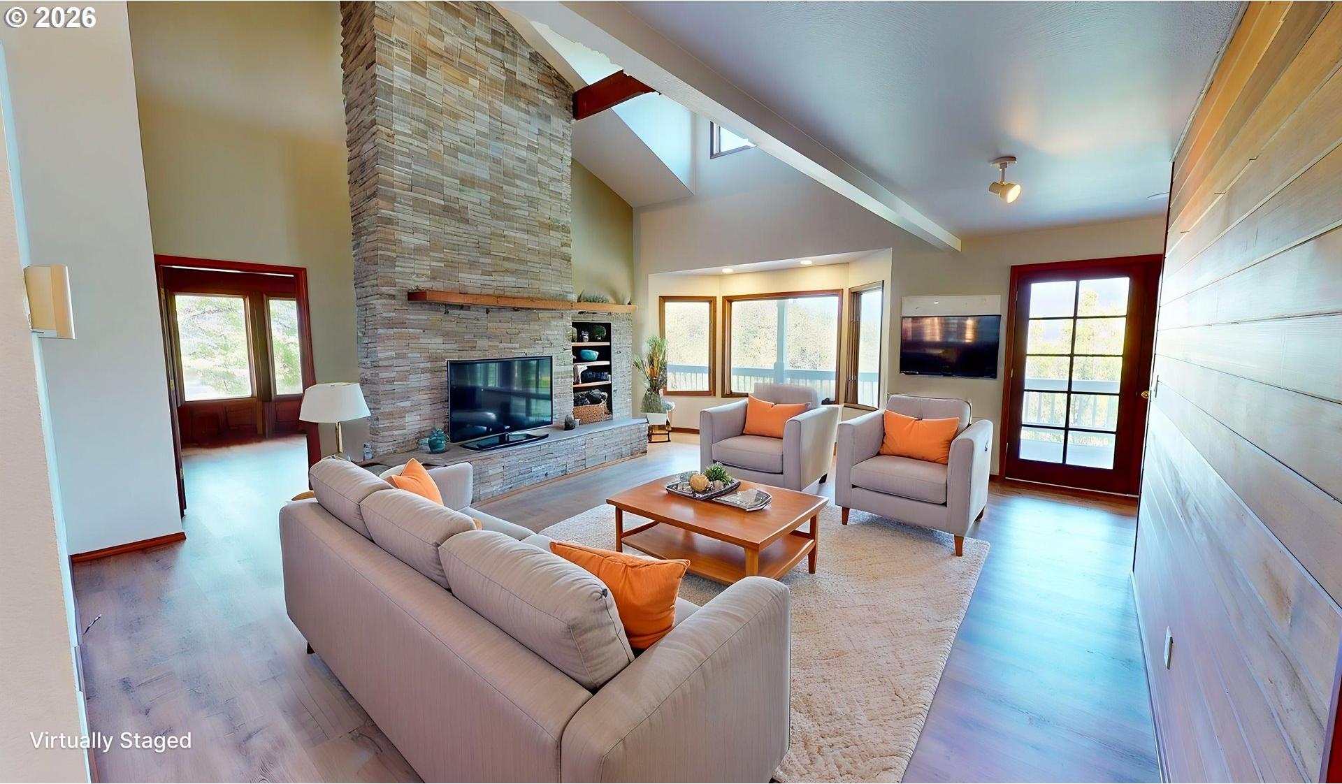 95822 Quail Mountain Road Gold Beach, OR 97444 - Photo 3 of 48 Living Room