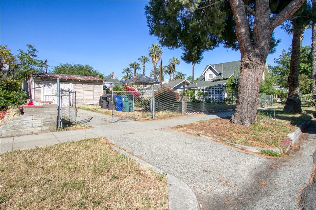 3893 Pine Street Riverside, CA 92501 - Photo 34 of 46