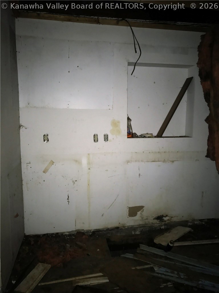 4514 Victoria Road Charleston, WV 25313 - Photo 8 of 22 Gallery Image 8