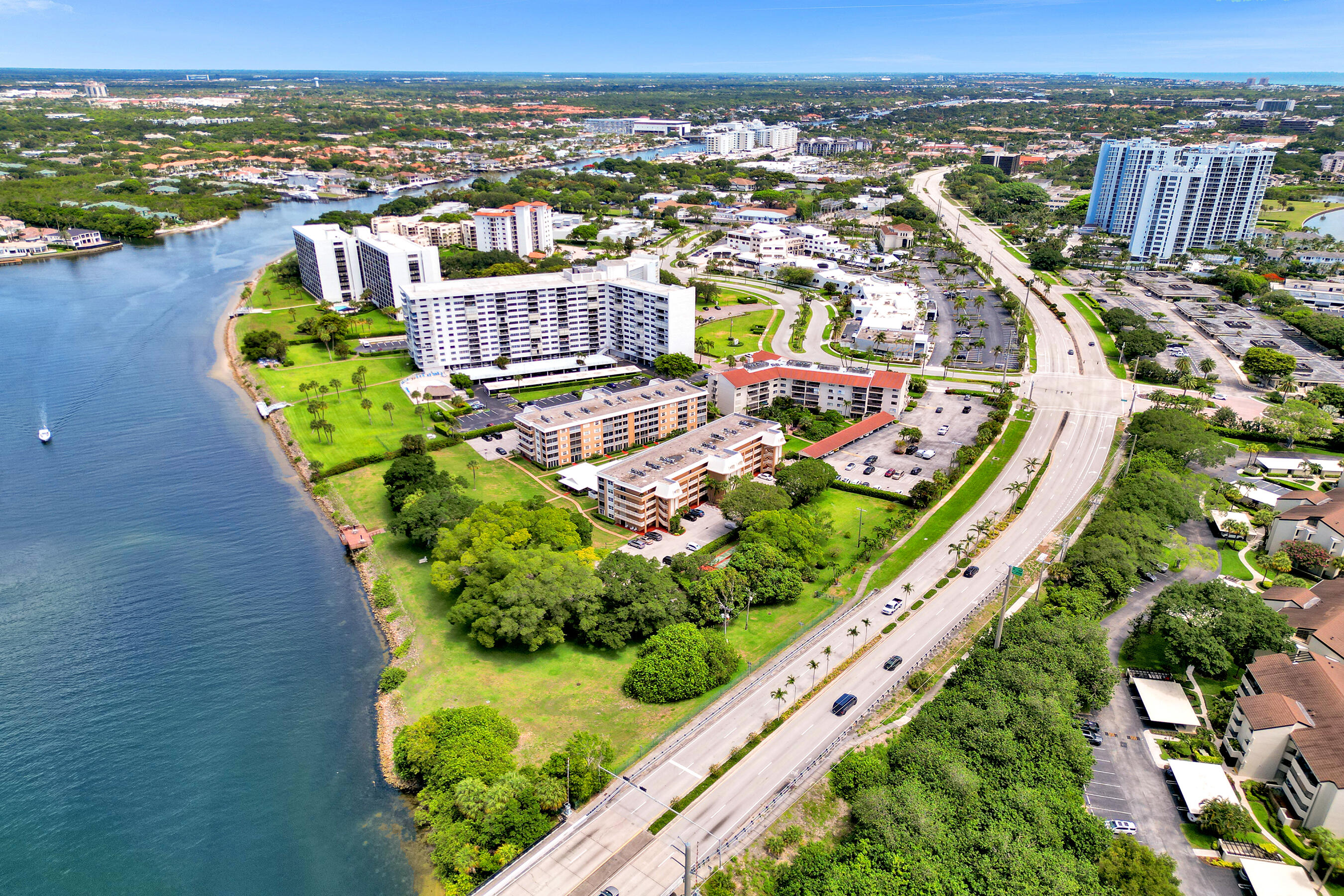 304 Golfview Road, Unit 304 North Palm Beach, FL 33408 - Photo 37 of 39 304Golfview304-Aerial 4