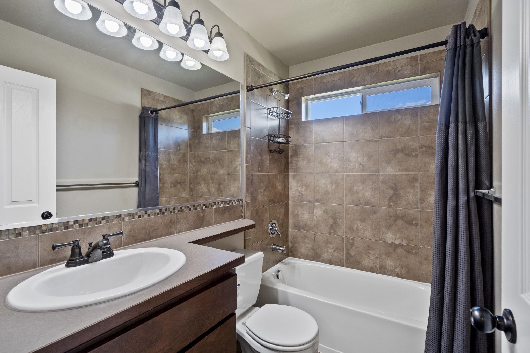 15317 North Hunter's Pointe Road Mead, WA 99021 - Photo 14 of 34