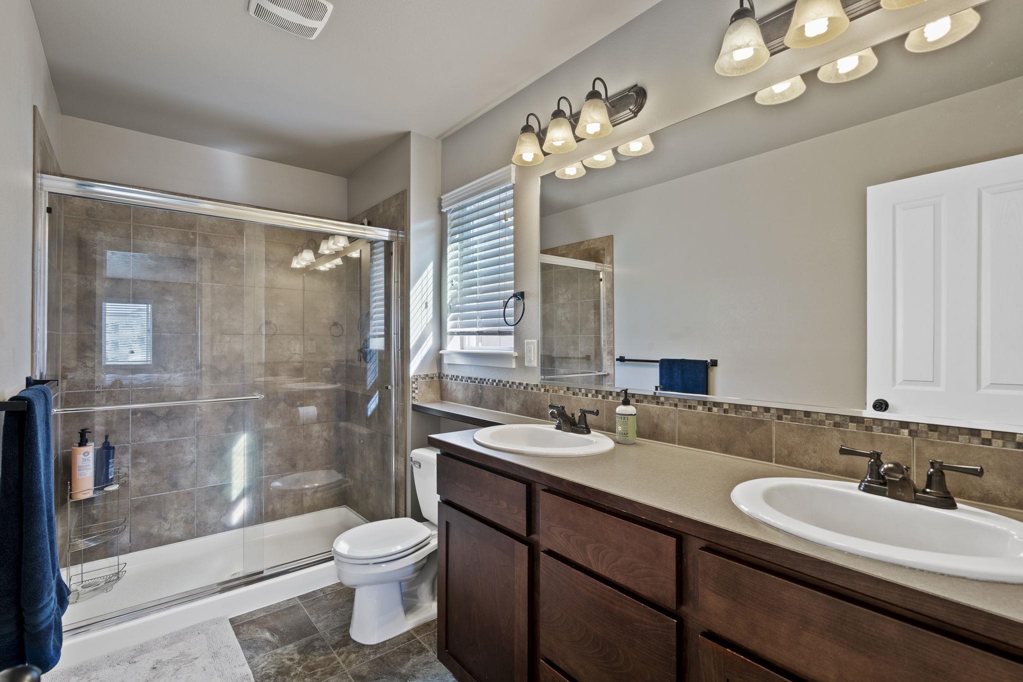 15317 North Hunter's Pointe Road Mead, WA 99021 - Photo 18 of 34