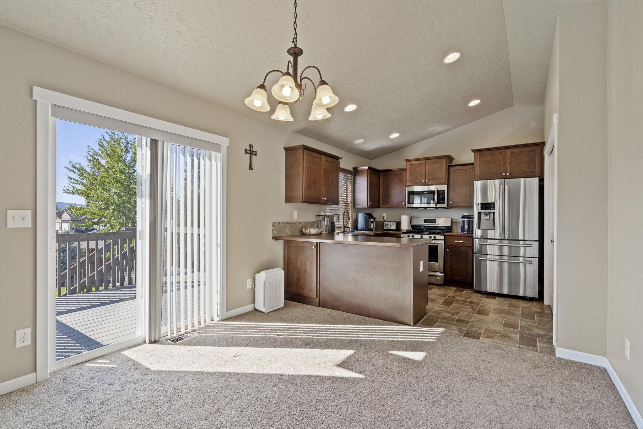 15317 North Hunter's Pointe Road Mead, WA 99021 - Photo 6 of 34