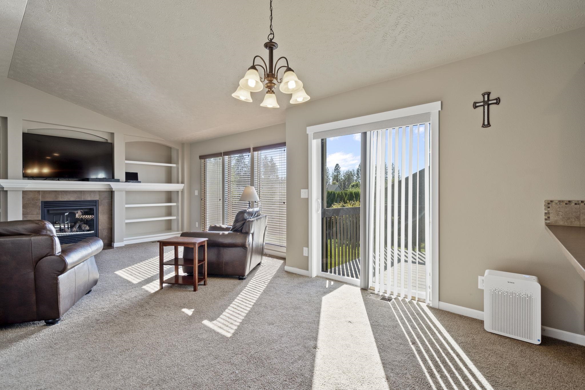 15317 North Hunter's Pointe Road Mead, WA 99021 - Photo 10 of 34