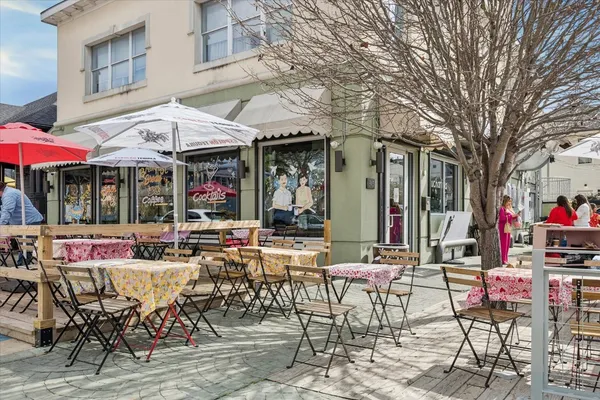 $4,250 | 2404 Fairview Street, Unit C, Houston, TX 77006