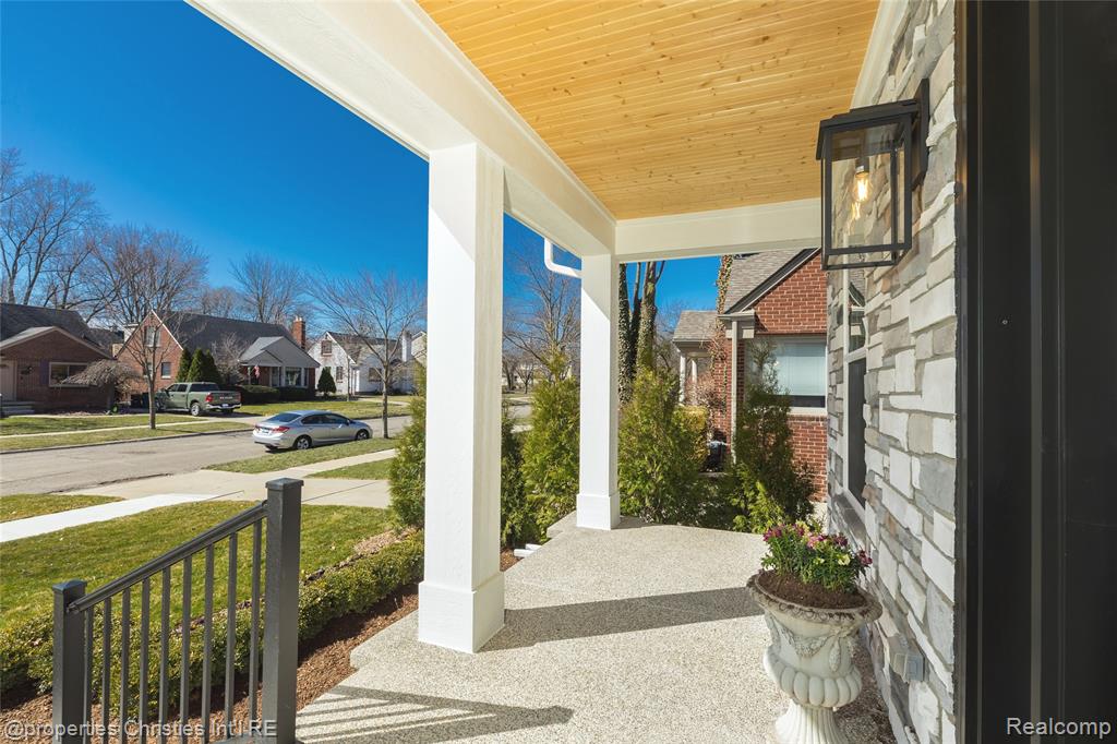 2093 Pembroke Road Birmingham, MI 48009 - Photo 4 of 57