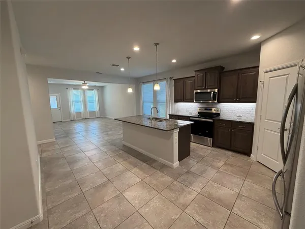 $2,200 | 157 Wagon Wheel Drive, Waxahachie, TX 75167