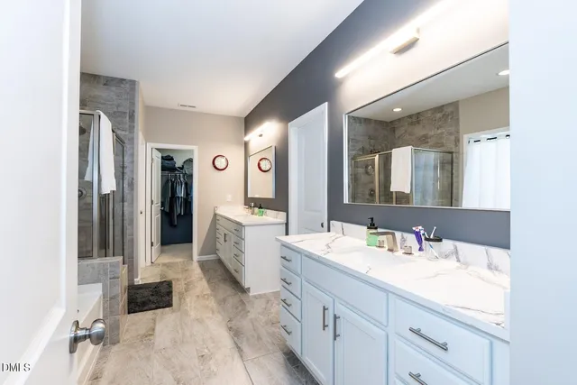 a view of a backyard with pathway