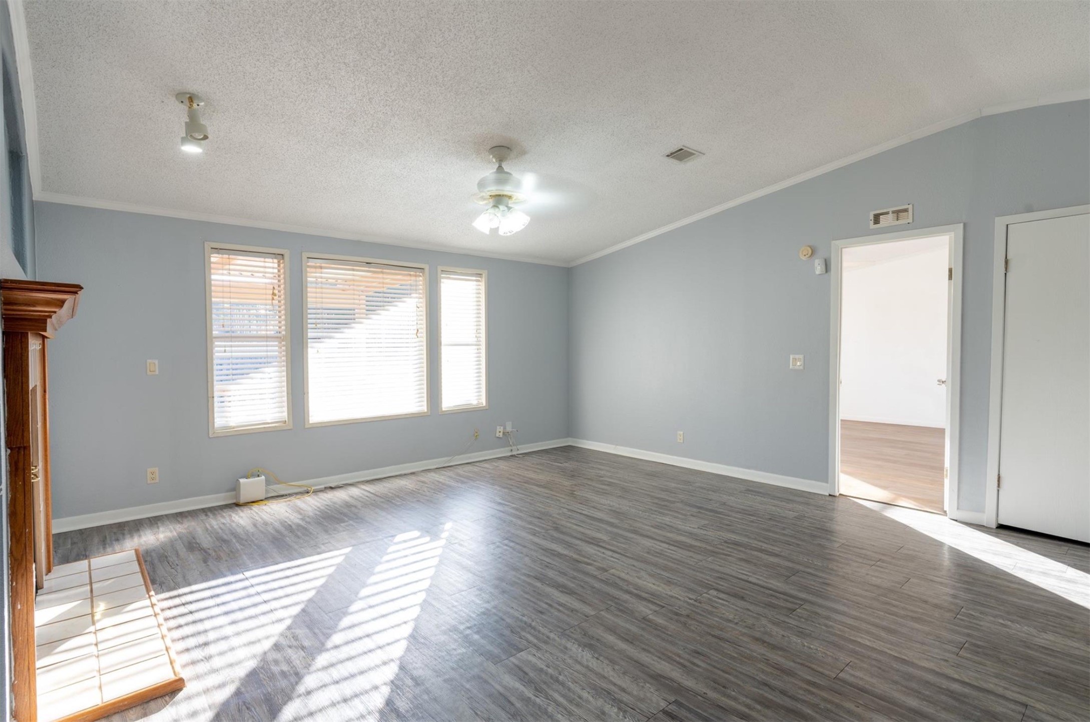314 County Road 3577 Cleveland, TX 77327 - Photo 10 of 23 an empty room with wooden floor and windows