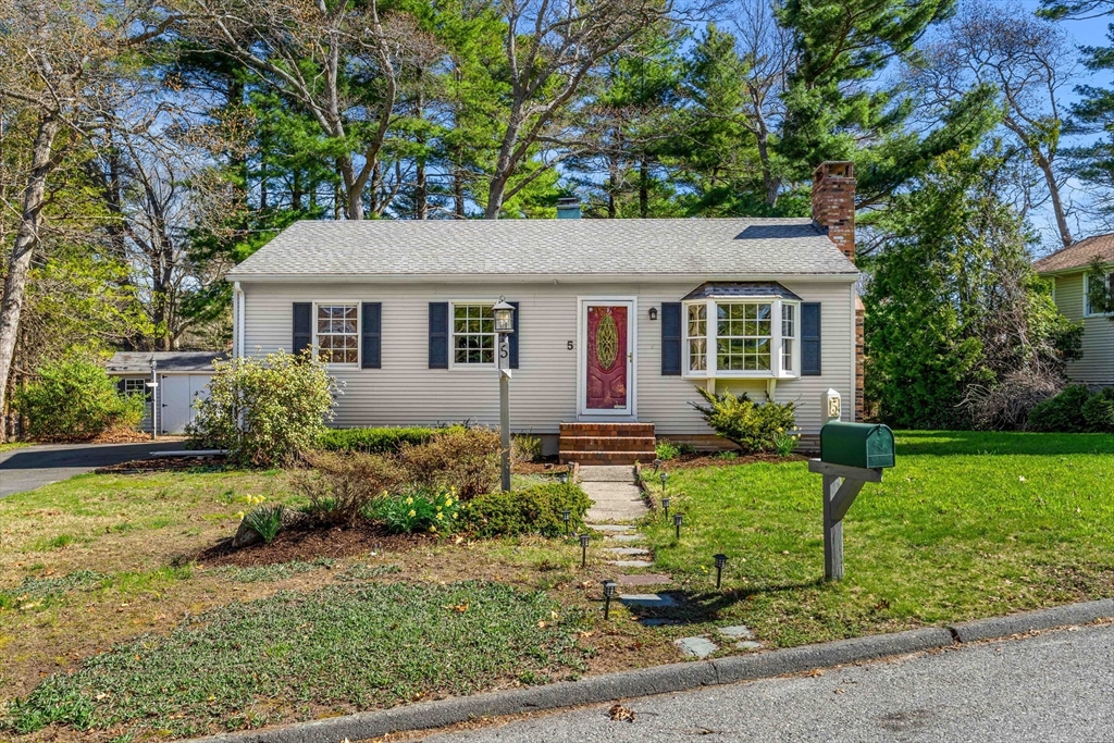 5 Pershing Avenue Acushnet, MA 02743 - Photo 3 of 33