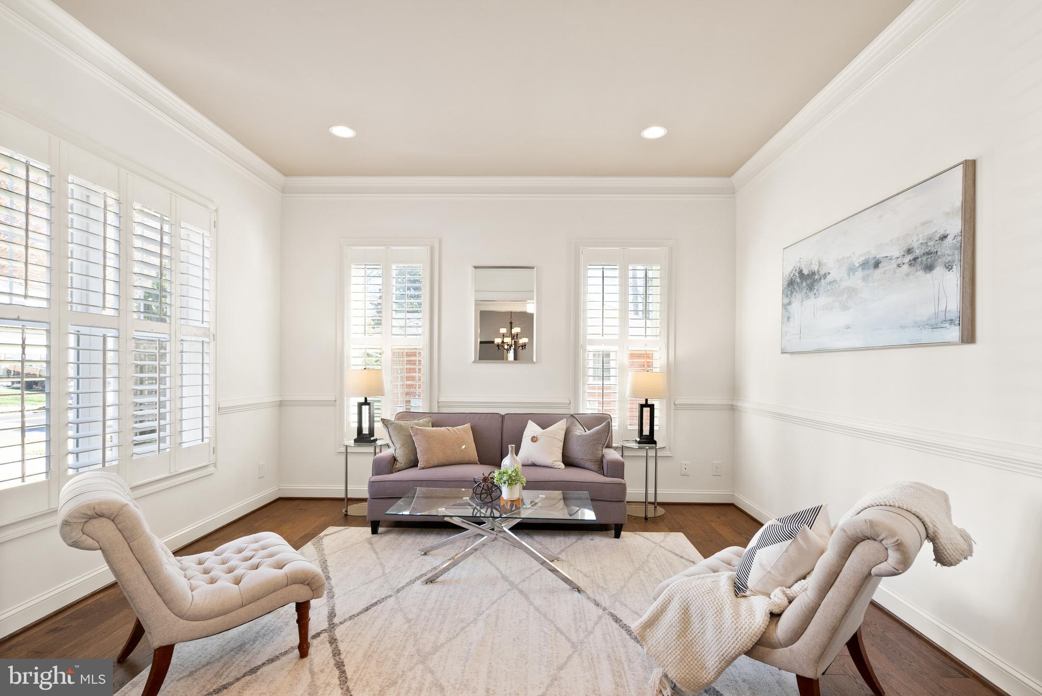 1009 Cottage Street Southwest Vienna, VA 22180 - Photo 4 of 35