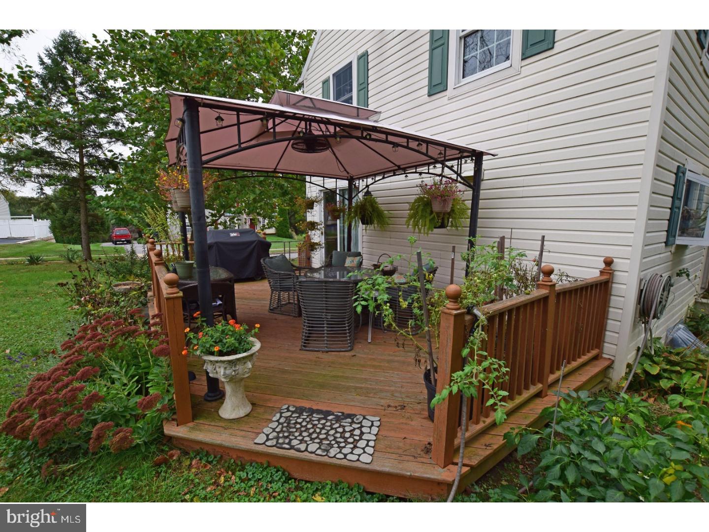 517 Tryens Road Aston, PA 19014 - Photo 23 of 25 Deck