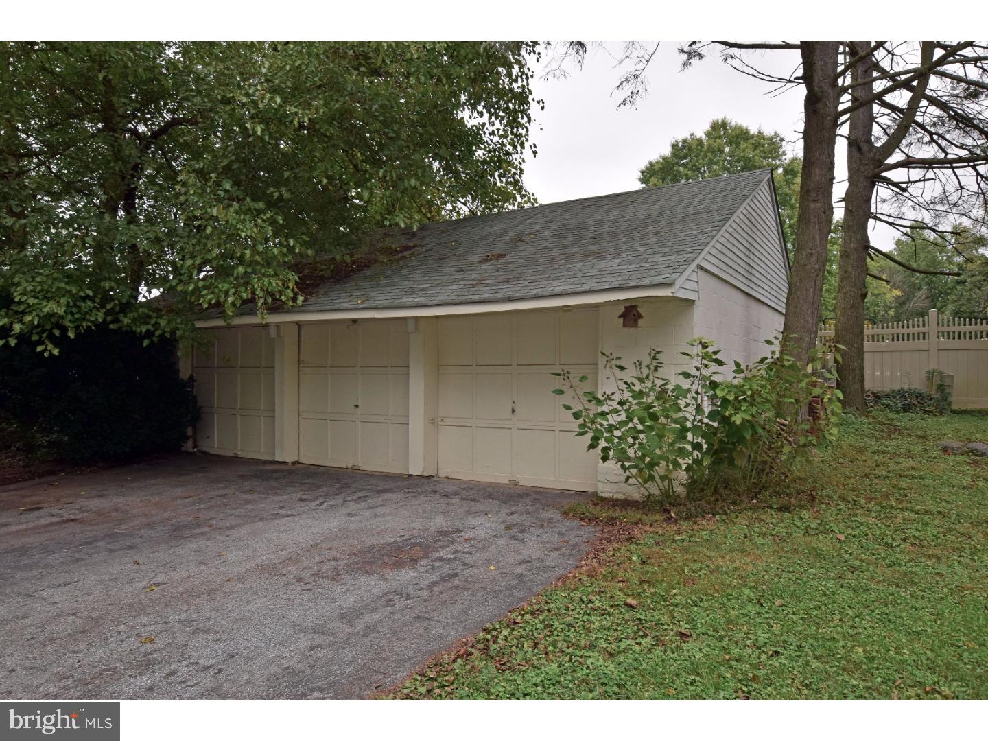 517 Tryens Road Aston, PA 19014 - Photo 24 of 25 Garage