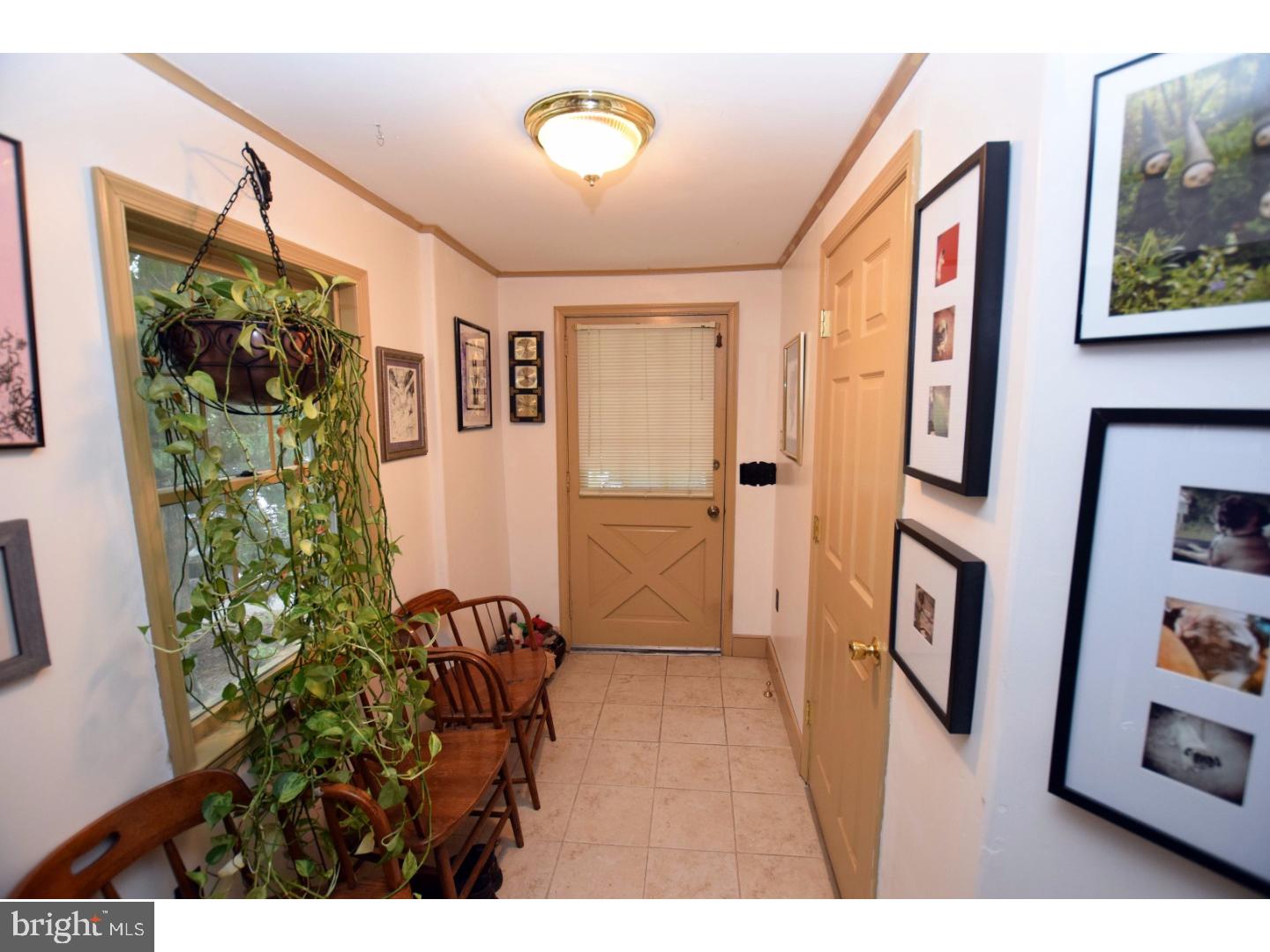 517 Tryens Road Aston, PA 19014 - Photo 5 of 25 Foyer
