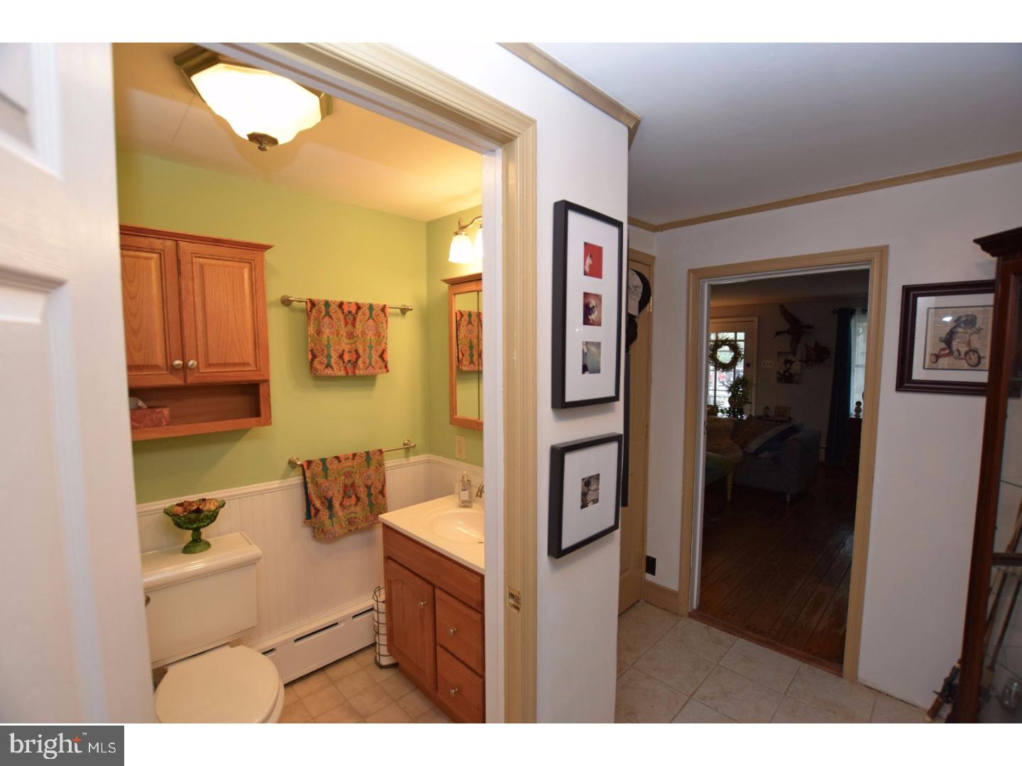 517 Tryens Road Aston, PA 19014 - Photo 6 of 25 Foyer