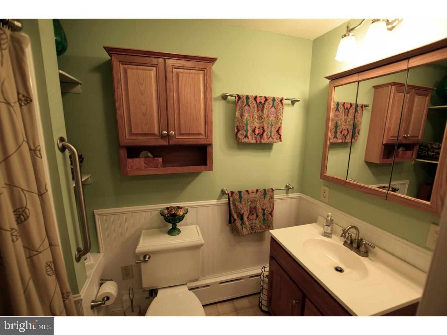 517 Tryens Road Aston, PA 19014 - Photo 7 of 25 Bathroom