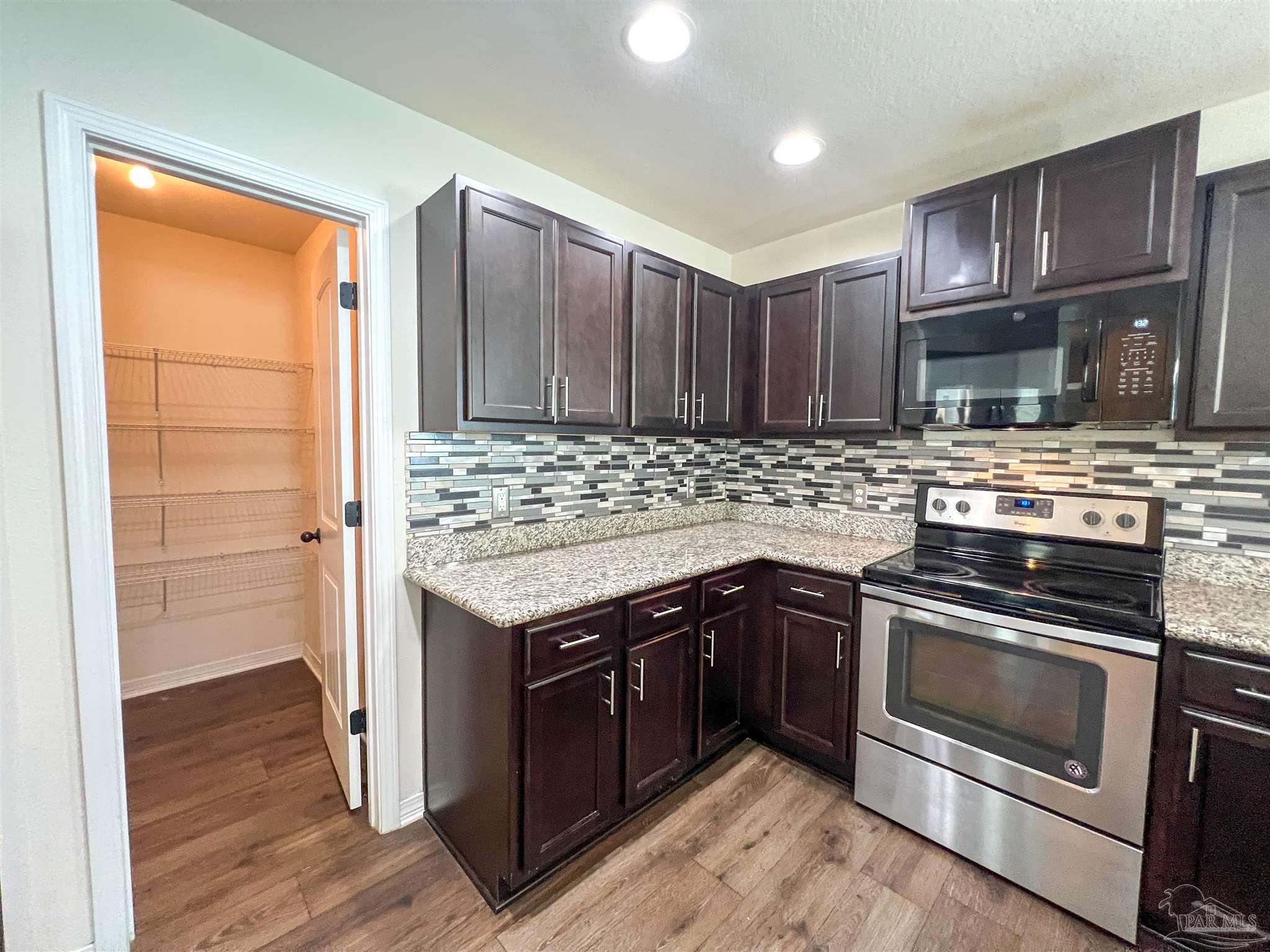 5845 Fairlands Road Milton, FL 32583 - Photo 5 of 27